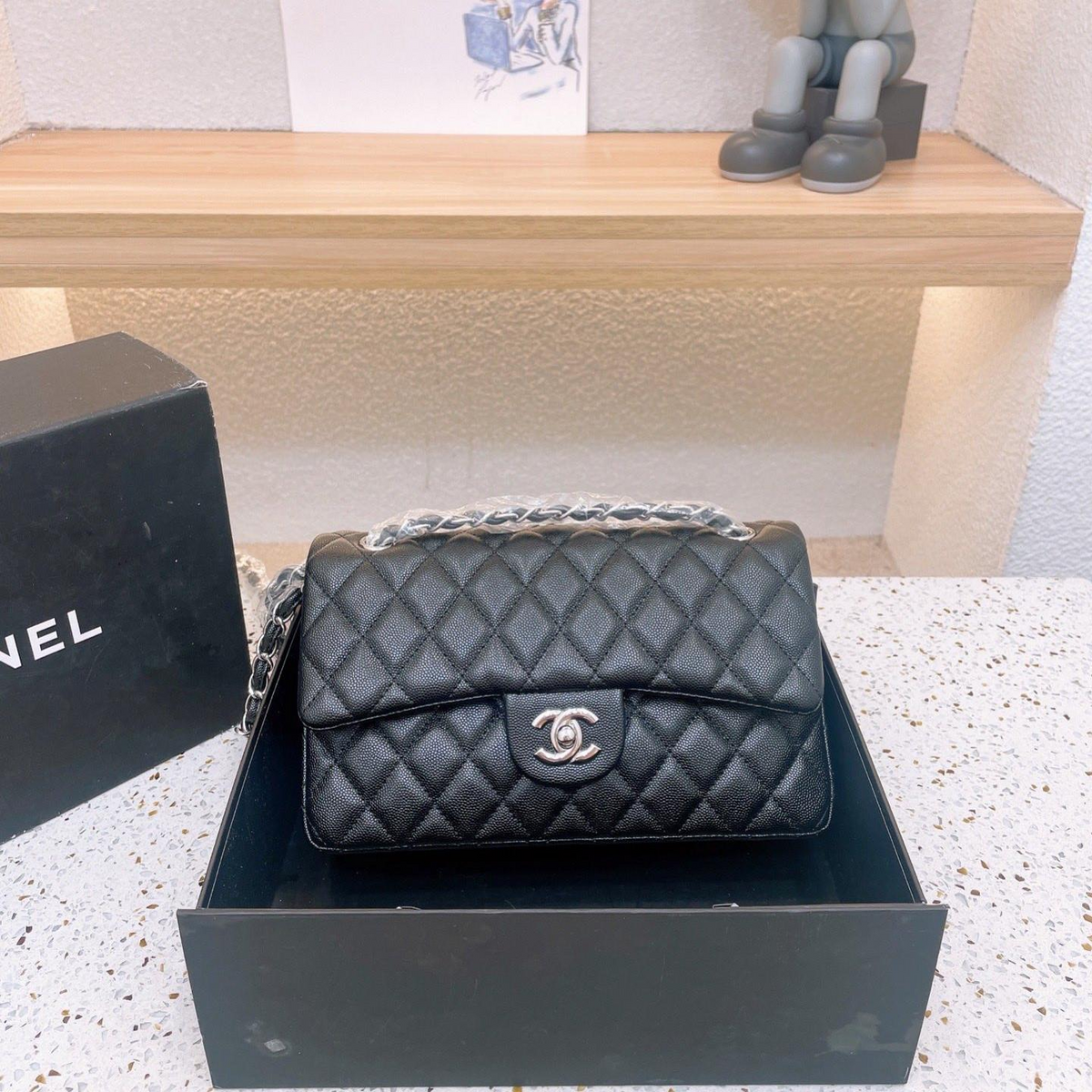 Grained Diamond Quilted Chain Flap Shoulder Bag in Black, supplier source view