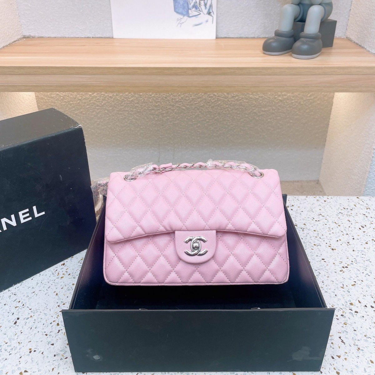 Grained Diamond Quilted Chain Flap Shoulder Bag in Light Pink, supplier source view