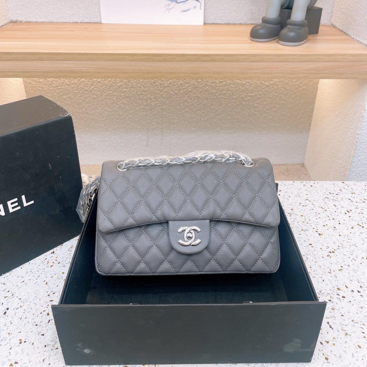 Grained Diamond Quilted Chain Flap Shoulder Bag in Gray, supplier source view
