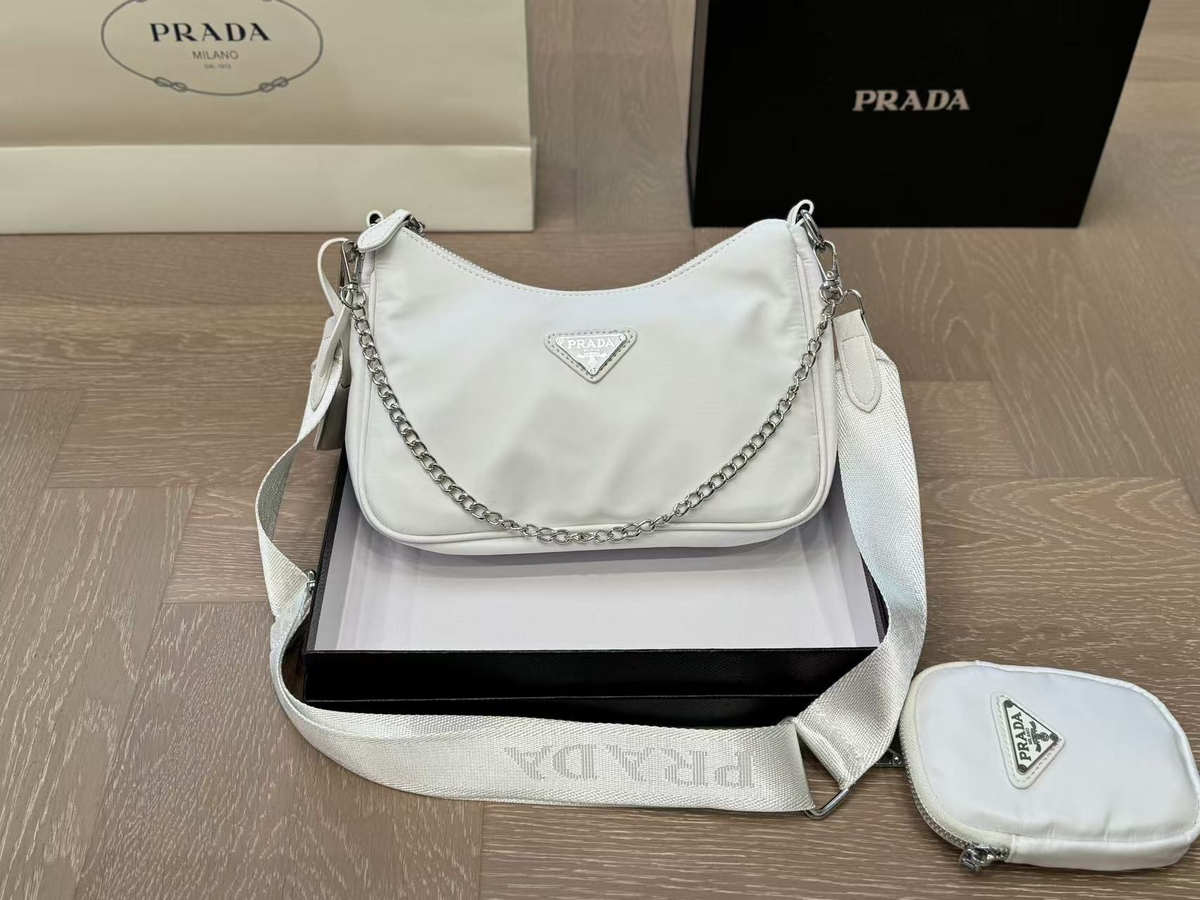 Chain Shoulder Bag in White, supplier source view