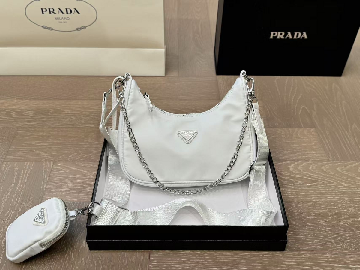 Chain Shoulder Bag in White, supplier source view