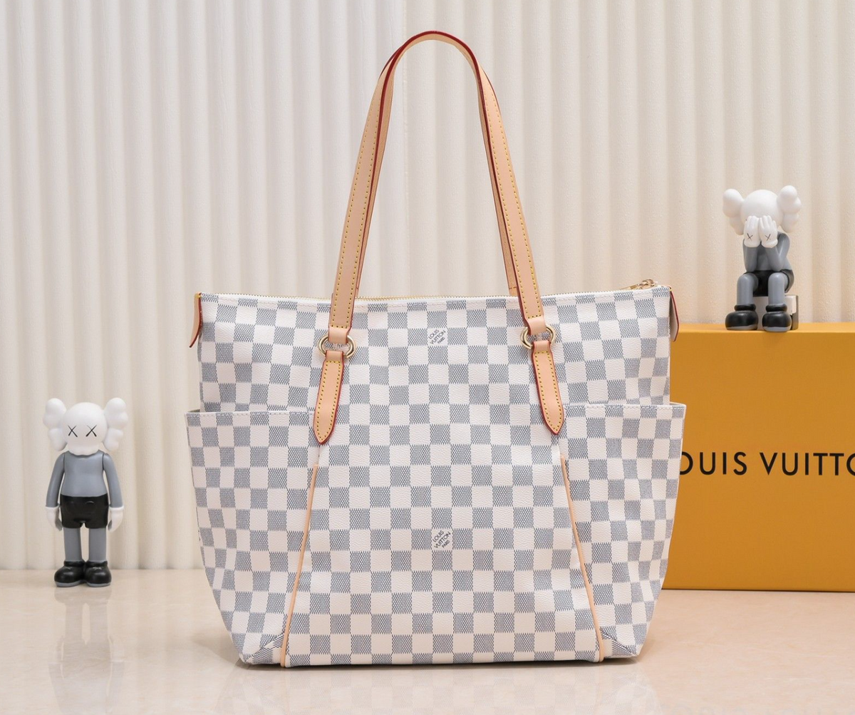 Louis Vuitton Damier Tote Bag – White and light gray / tan trim, original supplier catalogue view