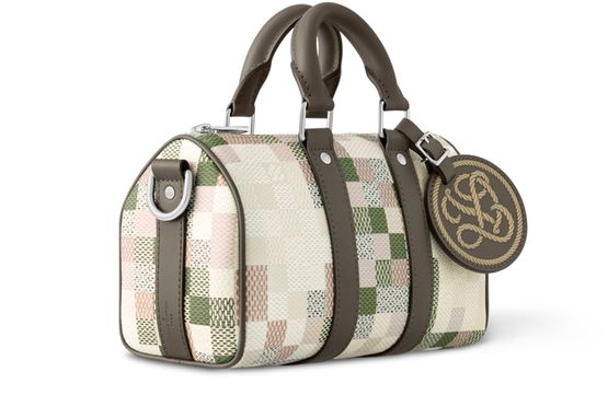 Louis Vuitton Keepall Bandoulière 25 in Khaki — view 2