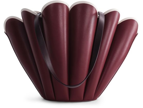 Mlouye Seashell tote bag in Bordeaux — view 1