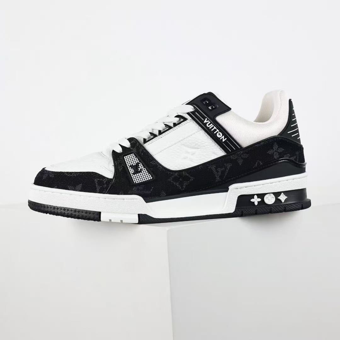 Louis Vuitton LV Trainer — Black / White — lateral side