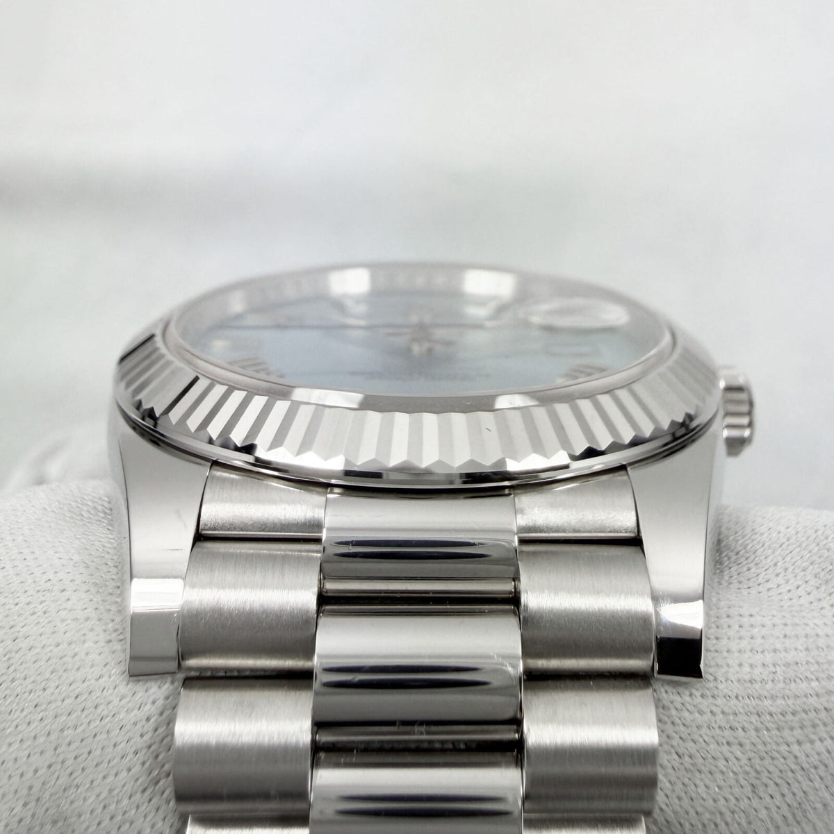 Rolex Day-Date 228236-0012 Ice Blue Roman Dial President Bracelet, view 4