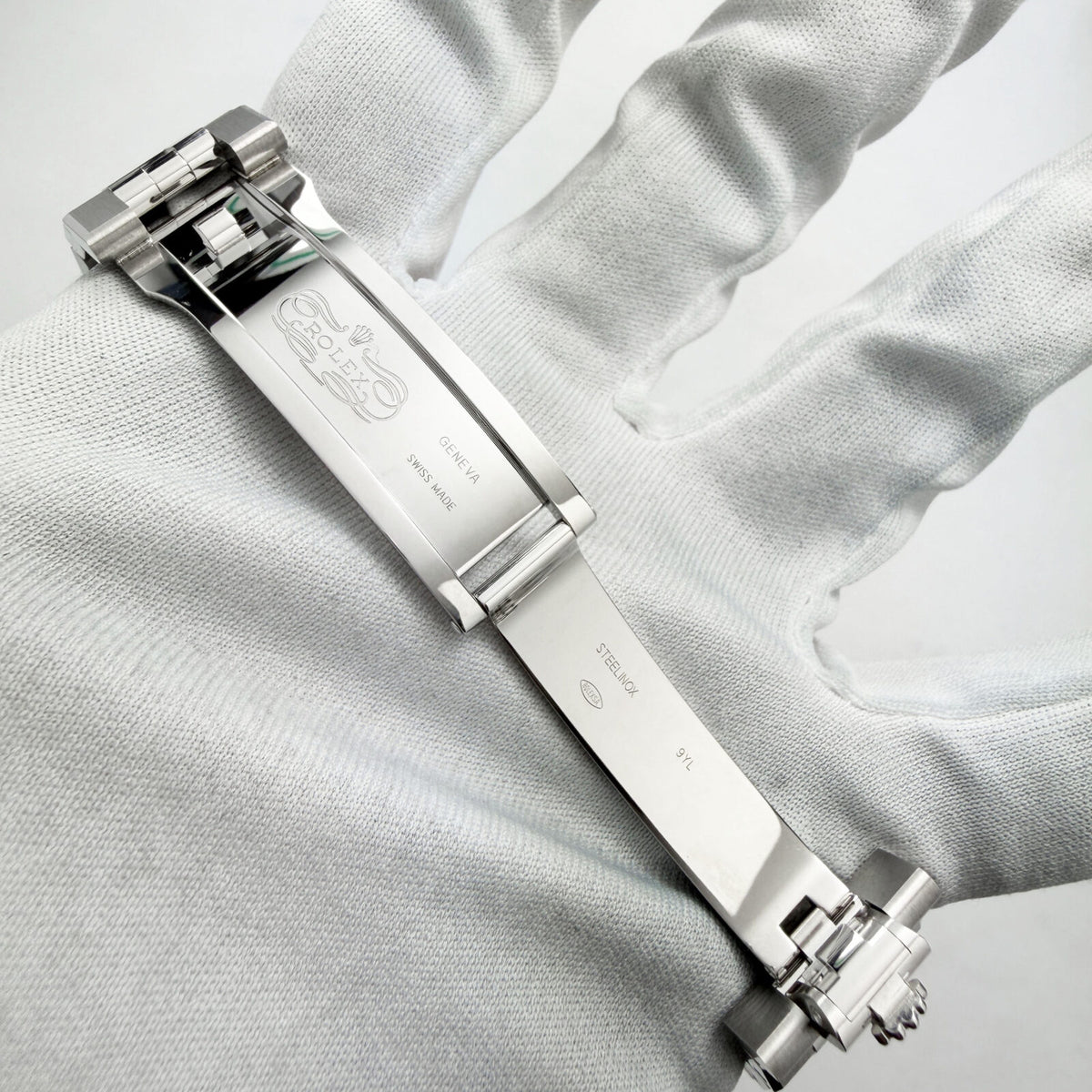 Rolex Land-Dweller White Honeycomb Dial Flat Jubilee Bracelet, view 3