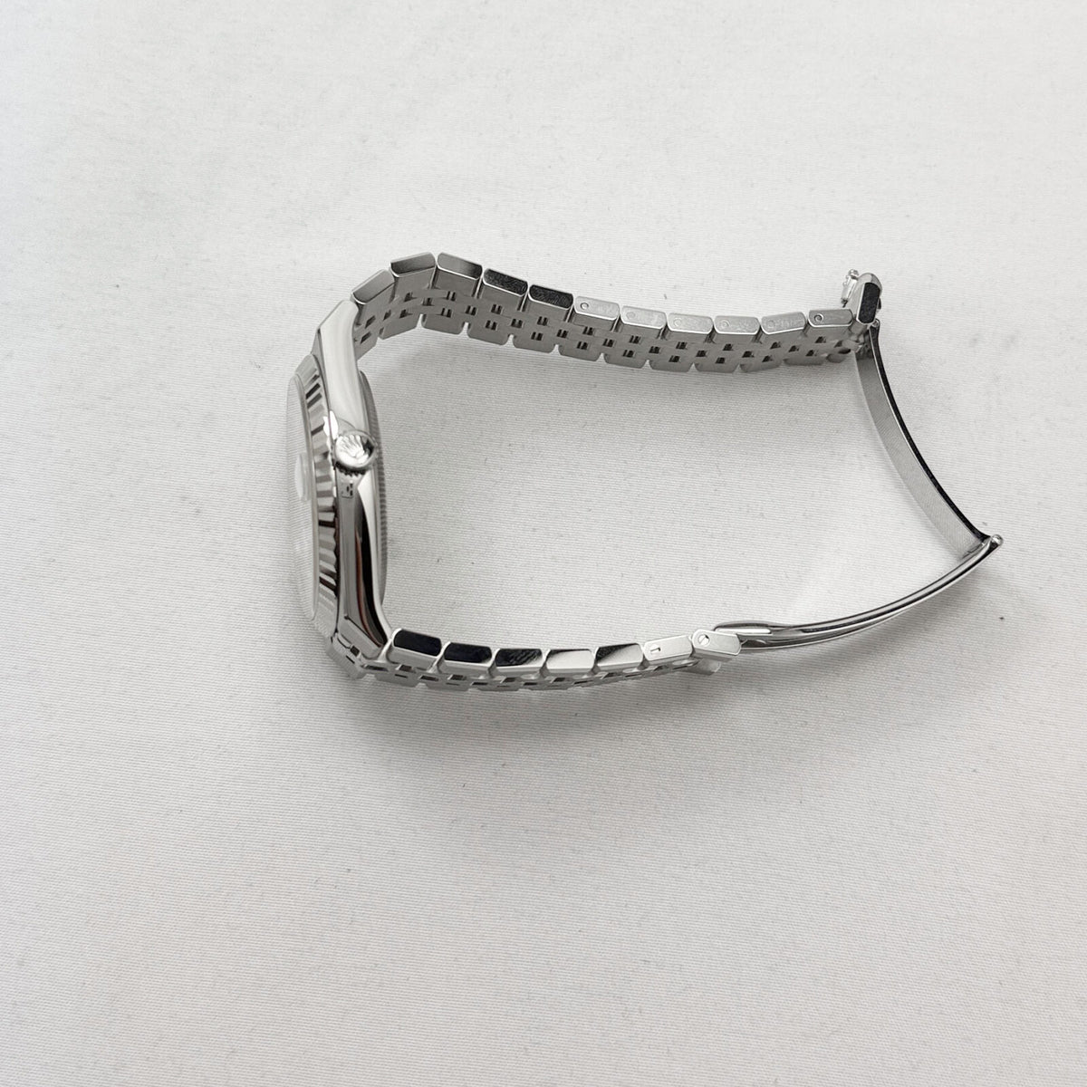 Rolex Land-Dweller White Honeycomb Dial Flat Jubilee Bracelet, view 4