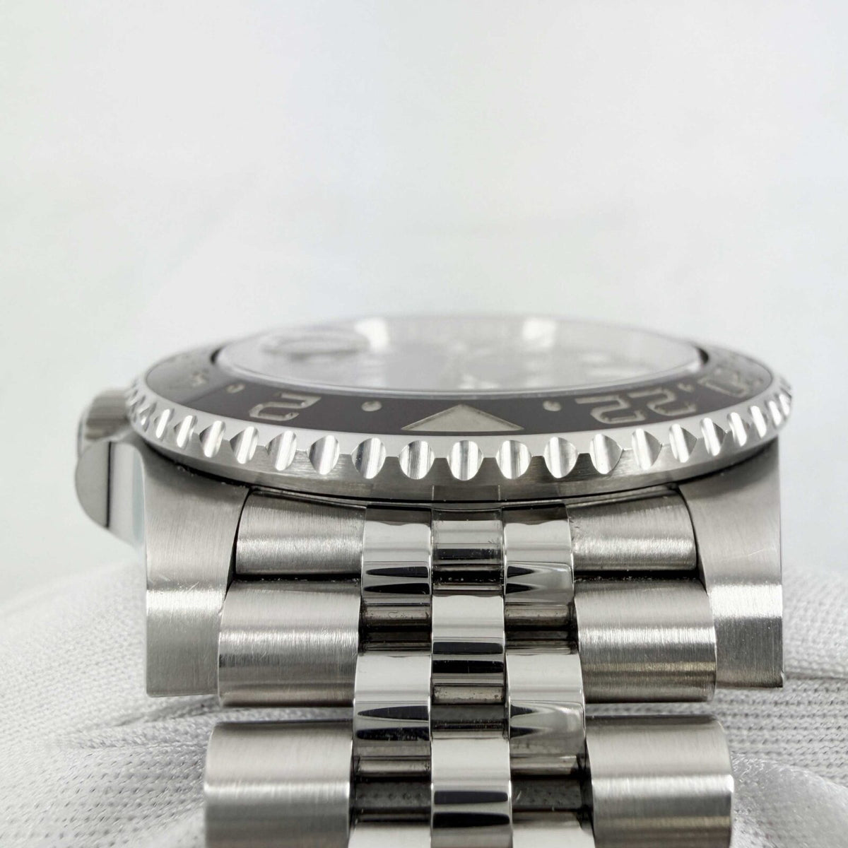Rolex GMT-Master II Black Dial Gray Black Bezel Jubilee Bracelet, view 4