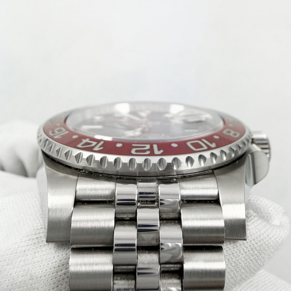 Rolex GMT-Master II Black Dial Red Blue Bezel Jubilee Bracelet, view 4